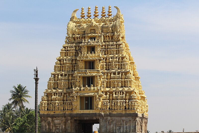 File:Doorway Belur.jpg