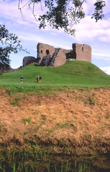 File:Duffus Castle - geograph.org.uk - 9620.jpg