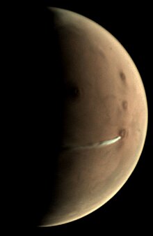 Photo couleur de Mars avec le nuage au-dessus d'Arsia Mons.
