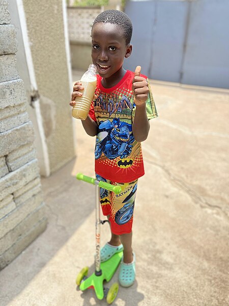 File:Enjoying sugarcane juice.jpg