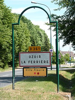 Entrée d'Ozoir-la-Ferrière (1).jpg