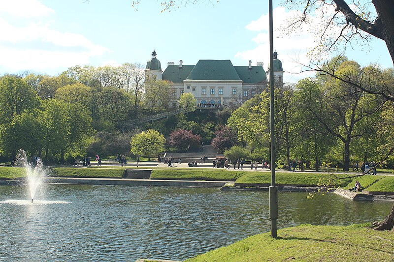 File:Exterior of the Ujazdów Castle 2.jpg