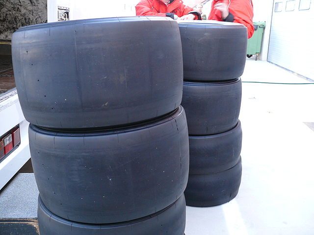 Banned since 1998, slick tyres were re-introduced for 2009.