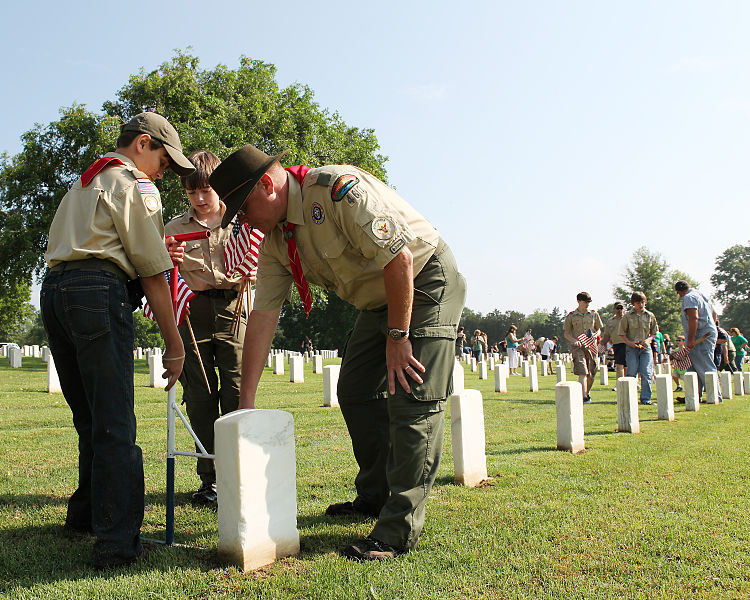 File:FEMA - 44432 - Boy scouts Place Flags at Tennessee National Memorial Cemetery.jpg