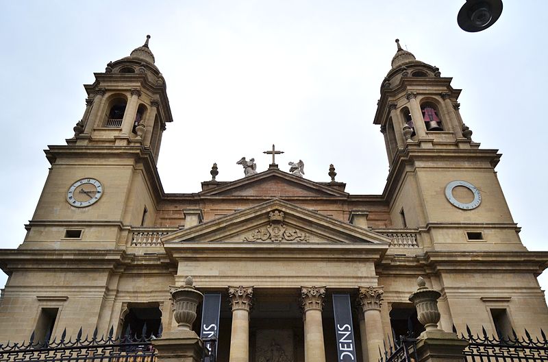 File:Façana neoclàssica de la catedral de Pamplona.JPG