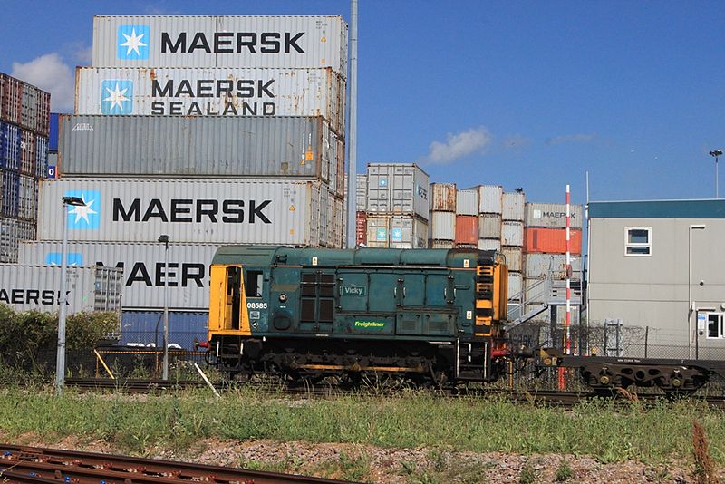 File:Felixstowe Central Terminal - Freightliner 08585.jpg