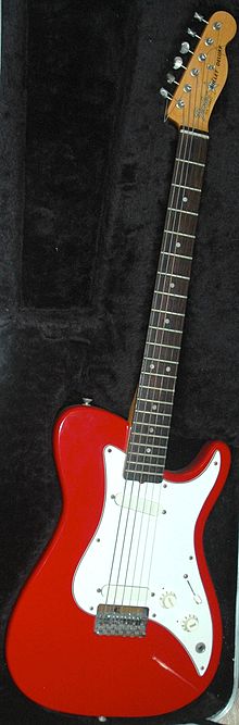 Fender bullet 1981 red 20100412.JPG