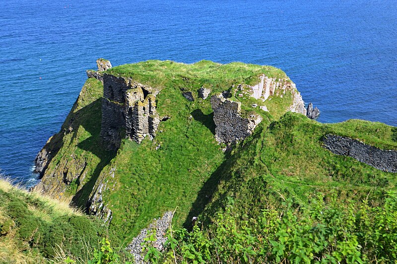 File:Findlater Castle - geograph.org.uk - 5535533.jpg