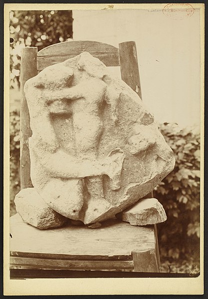 File:Fragment de sculpture (chez Mr Dezeimeris) - J-A Brutails - Université Bordeaux Montaigne - 0250.jpg