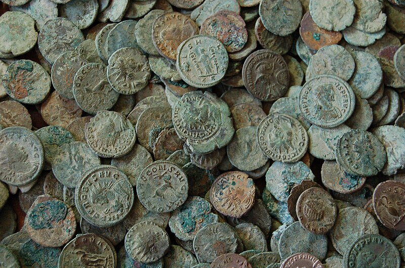 File:Frome Hoard pile of coins.jpg