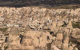 Göreme Valley in Cappadocia edit1.jpg