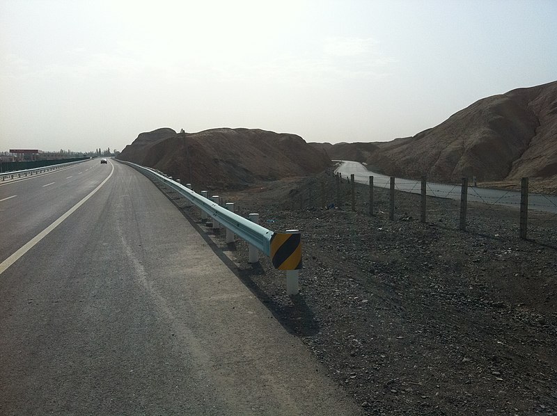 File:G312 from Highway G30 Xinjiang, China - panoramio.jpg