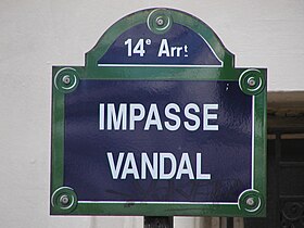 Voir la plaque.