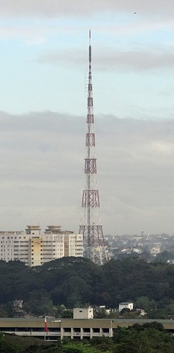 Передатчик GMA-7 (вид из зала QC) (Танданг Сора, Кесон-Сити) (07.02.2018) (обрезано) .jpg