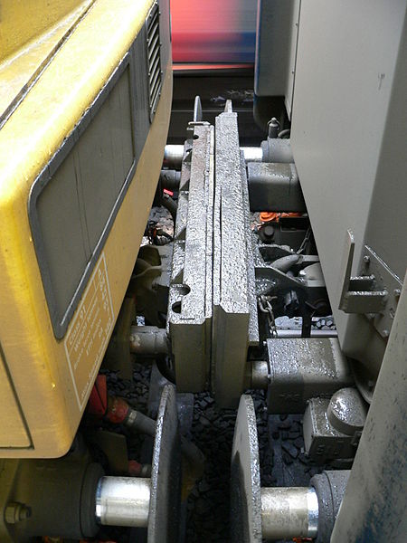 File:GNER-91115+Mk4-coupling-01.jpg