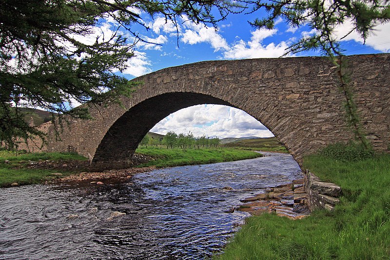 File:Gairnshiel bridge (geograph 3074677).jpg