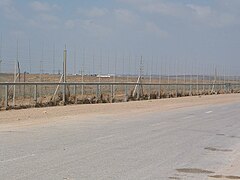 سياج يفصل بين قطاع غزة وإسرائيل قرب معبر كارني.