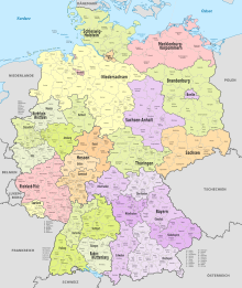 A map of the Federal Republic of Germany showing its sixteen constituent states (Lander) including three city-states. Germany, administrative divisions (+districts) - de - colored.svg