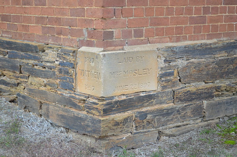 File:Gundagai Anglican Church Hall Victoria Diamond Jubilee Monument.JPG