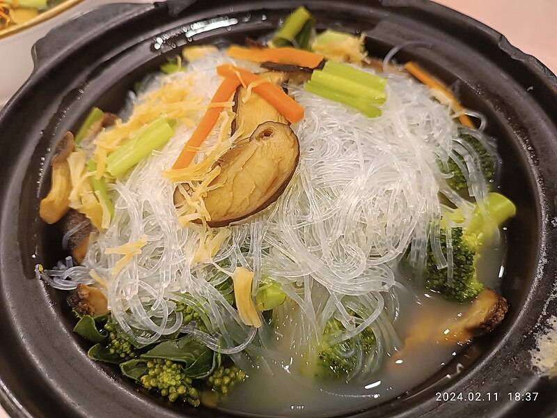 File:HK SKD TKO 將軍澳 Tseung Kwan O 日出康城 Lohas Park 商場 the Lohas mall shop 陶源中菜 Sportful Garden Restaurant 晚餐 dinner food 雜菜煲 vegetable pot February 2024 R12S 01.jpg