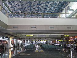 Внутри пассажирского терминала