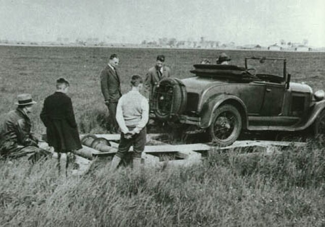 A Ford being used to power a winch for towing gliders at Schiphol in 1933