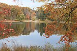 Lago Hidden en Lago Hidden Ĝardenoj Michigan.JPG