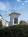 English: Chapel in the village of Staré Hodějovice, České Budějovice District, Czech Republic. Čeština: Kaplička v obci Staré Hodějovice, okres Českých Budějovice.