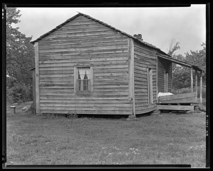 File:Home of Bud Fields, sharecropper, Hale County, Alabama, 8c52250.tif