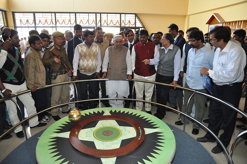 File:Inaugural Visit - Foucault Pendulum - Ranchi Science Centre - Jharkhand 2010-11-29 8955.JPG