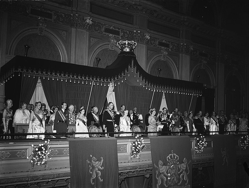 File:Inhuldiging koningin Juliana. Officieel slot van de feestweek. Gala-concert in h, Bestanddeelnr 900-0244.jpg