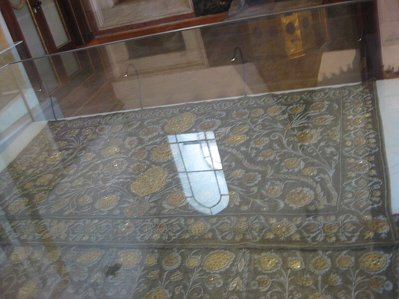 File:Inside of Topkapi Palace Museum 03.JPG