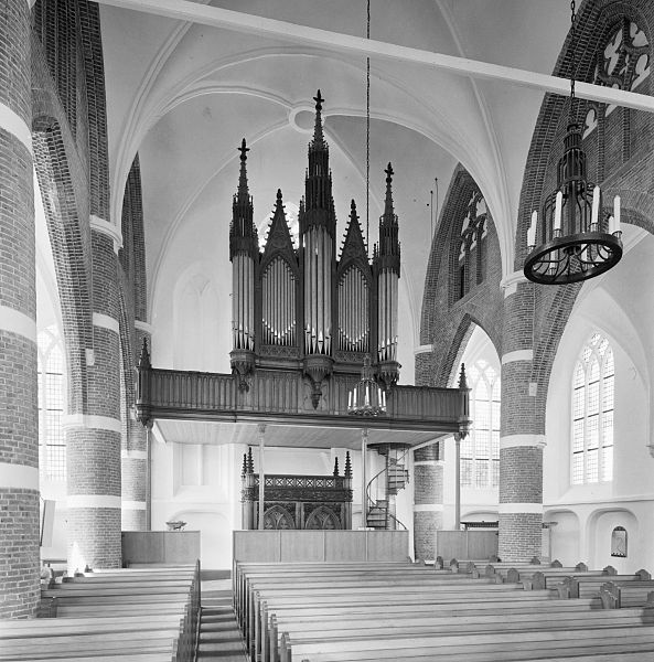File:Interieur, overzicht naar het westen met orgel - Steenwijk - 20350282 - RCE.jpg