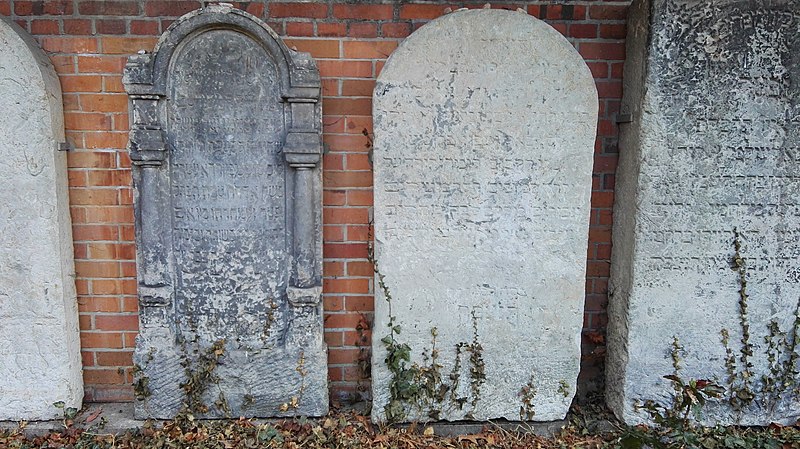 File:Jüdischer Friedhof Berlin-Mitte märz2017 - 12.jpg