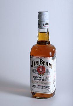 A legismertebb, fehér címkés Jim Beam Kentucky Straight Bourbon Whiskey