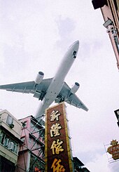 Cathay Pacific Boeing 777-200 (B-HNC) on final approach to Kai Tak runway 13, overflying Kowloon at low altitude