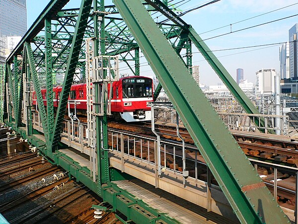 Between Shinagawa Station and Kitashinagawa Station