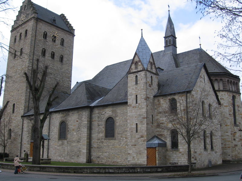 File:Kirchborchen - Kirche1.jpg