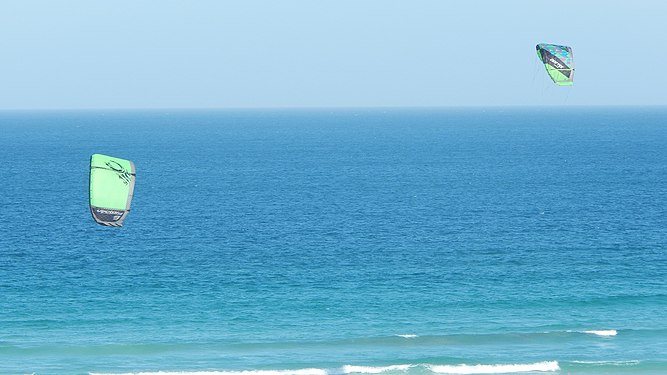 Kite in the skies of Praia do Forte / Dunas, de Cabo Frio