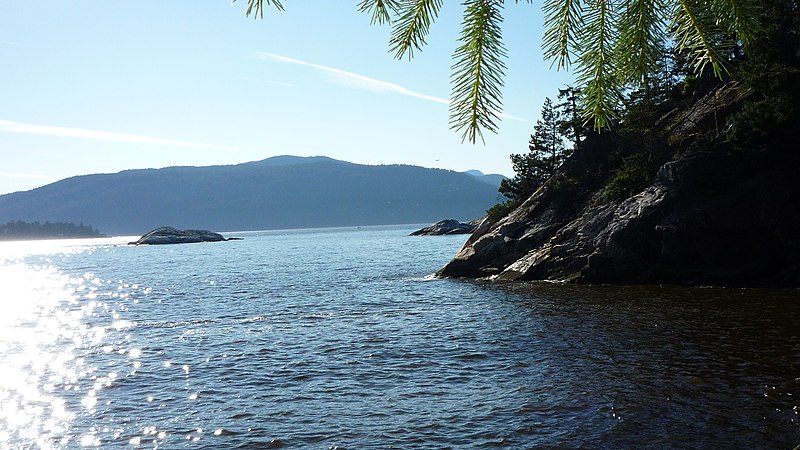 File:Kloochman Park West Vancouver - panoramio - Colin W.jpg