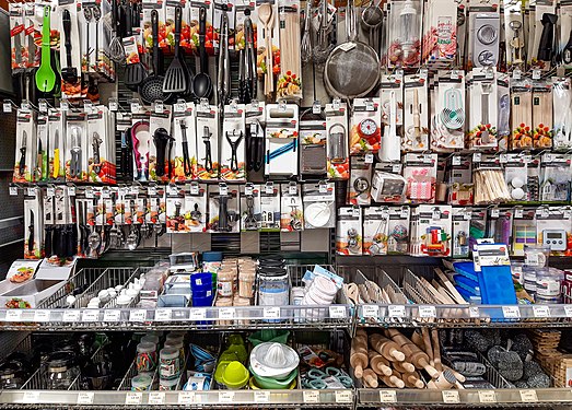 Point of sale display with kitchenware in a supermarket