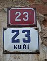 Dvě různá provedení popisného čísla v části Kuří města Říčany