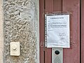 * Nomination: Message for the letter carrier on a door in en:Saint-Étienne, France. --Touam 19:54, 30 September 2023 (UTC) * * Review needed