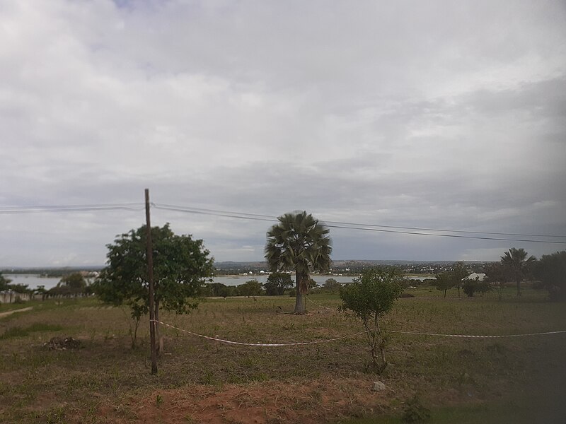 File:Lake Singida (2).jpg