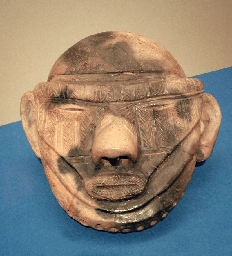 800px-Late_Jomon_clay_head_Shidanai_Iwat