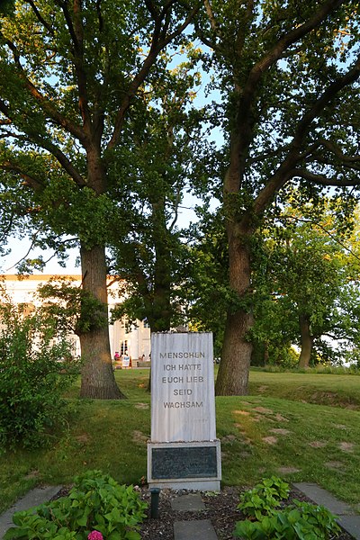 File:Lauterbach Goor Denkmal für die Opfer des Faschismus 03.jpg