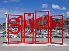 Gijón a grandi lettere sulla banchina