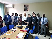 Liliane Massala met de vertegenwoordigers van de Huazhong University (China) van wetenschap en technologie