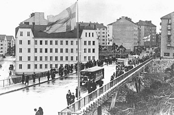 Invigningen av Lilla Essingebron 1936 med Föreningshuset till vänster.