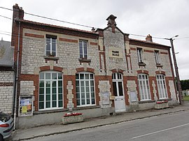 Das Rathaus und die Schule von Lor